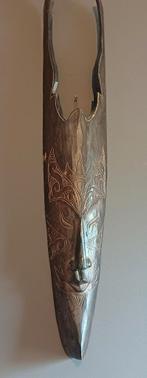 Masque africain, Enlèvement