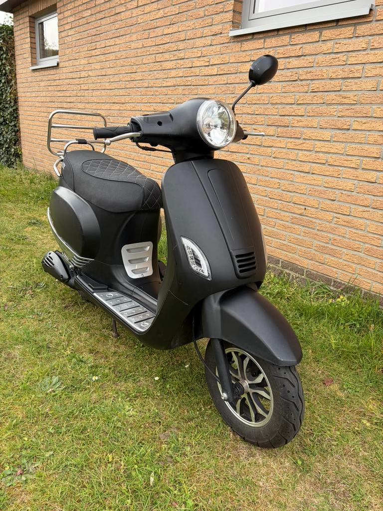 obtient la classe B de Toscana, Vélos & Vélomoteurs, Scooters | Marques Autre, Comme neuf, Classe B (45 km/h), Essence, Enlèvement