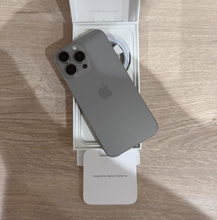 iPhone 15 Pro Max 1.Tera nouveaux naturel titanium Vds/Ech, Telecommunicatie, Mobiele telefoons | Apple iPhone, Zo goed als nieuw