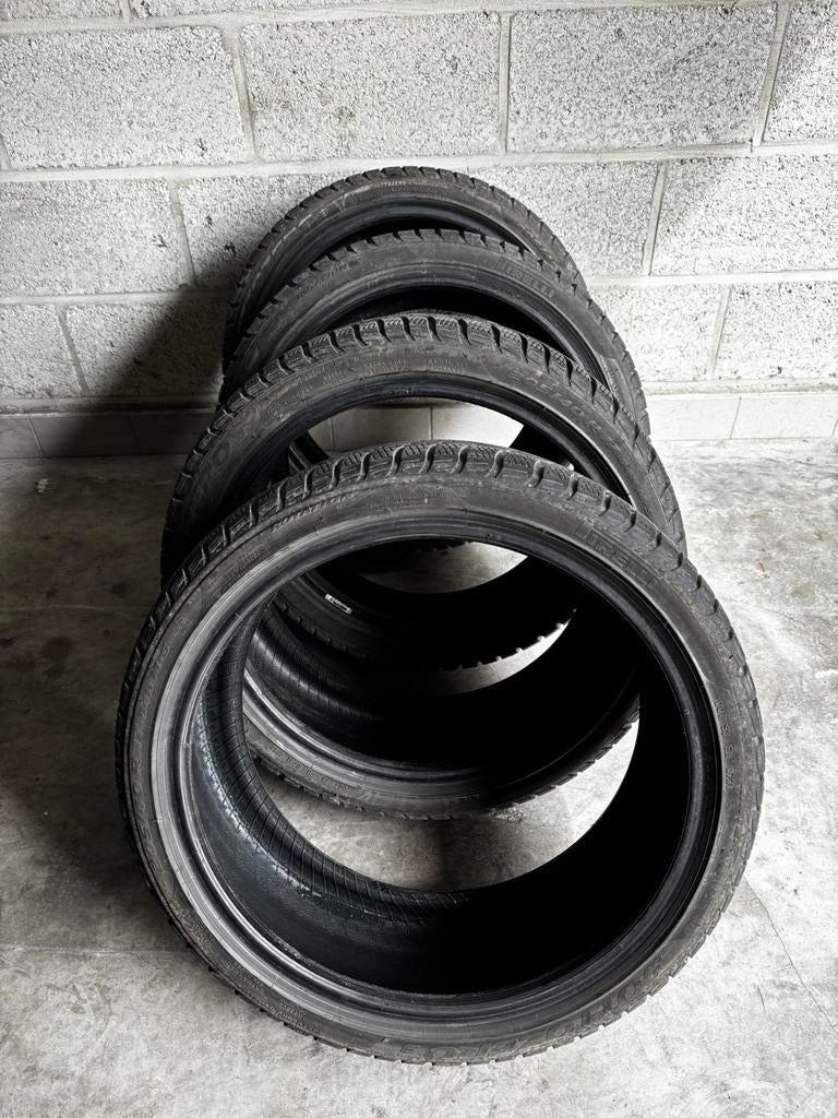 À vendre 4 pneus pirelli 205/40/17, Pneus hiver, Véhicule de tourisme, 205 mm, 17 pouces