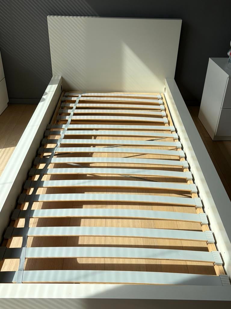 1 persoonsbed met lattenbodem en matras, Huis en Inrichting, Slaapkamer | Bedden, Ophalen, Zo goed als nieuw, Wit