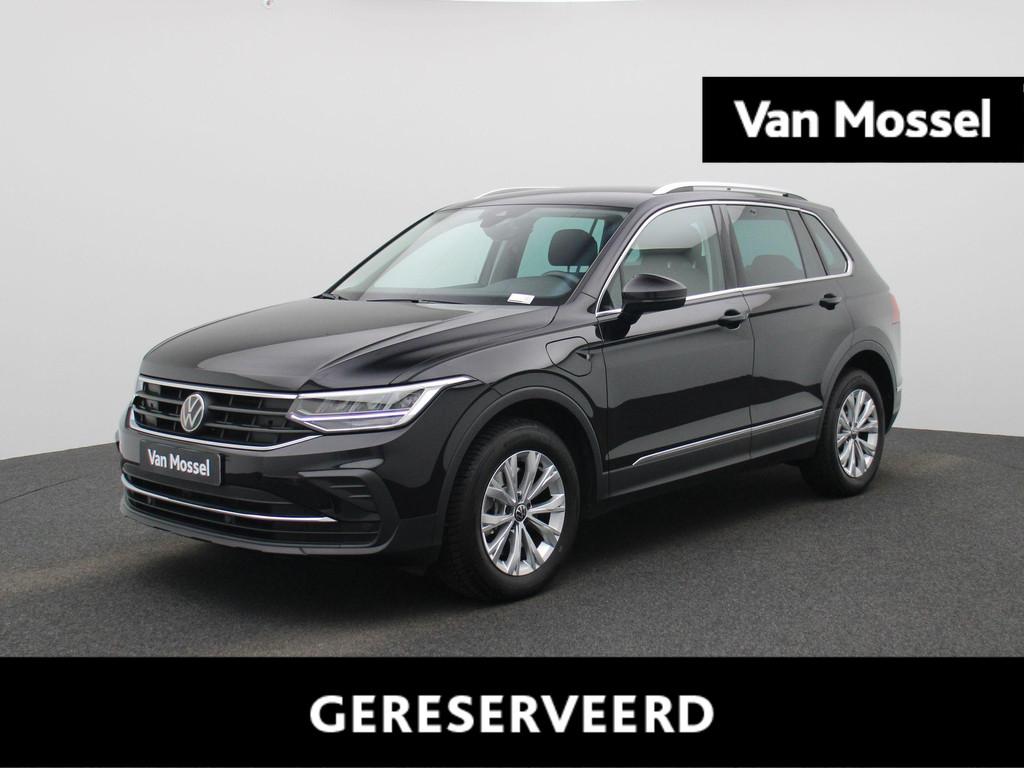 Volkswagen Tiguan 1.5 TSI eHybrid 110kW DSG Life, Stof, Zwart, 4 cilinders, 150 min