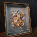 Beau cadre en verre vintage avec arrangement floral, Envoi