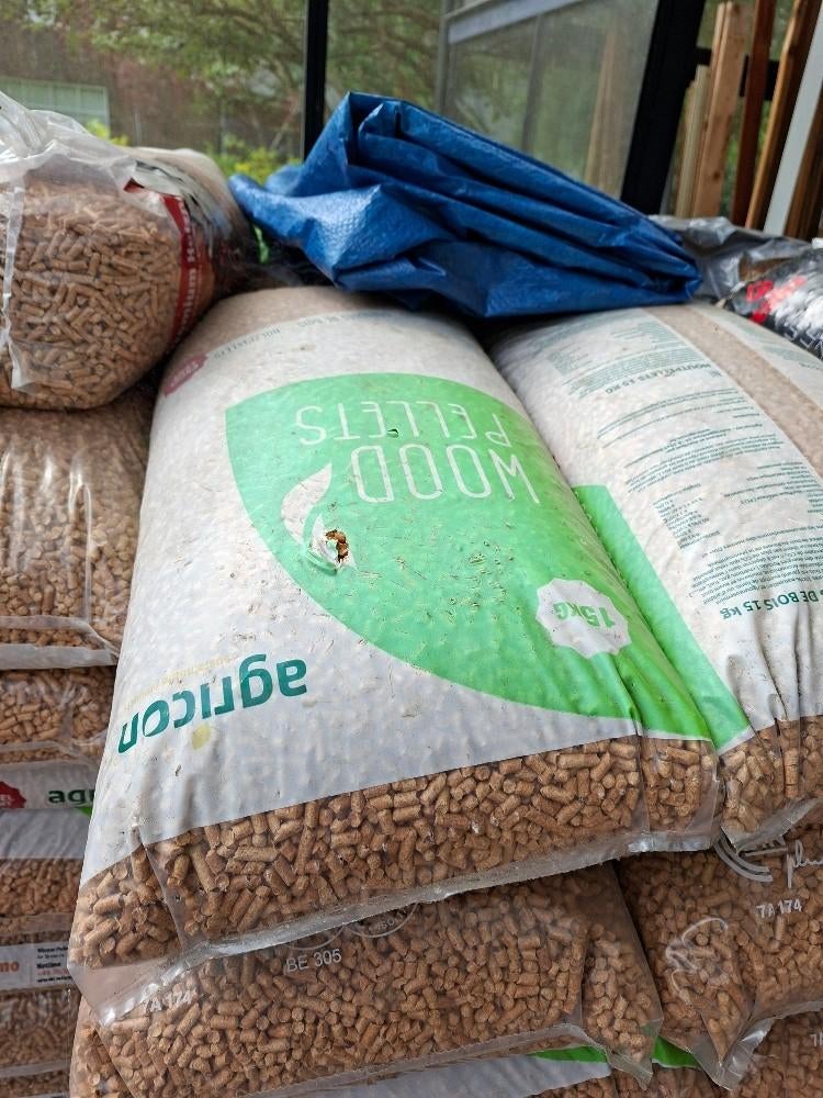 pellets, 3 à 6 m³, Enlèvement, Autres essences de bois, Bûches