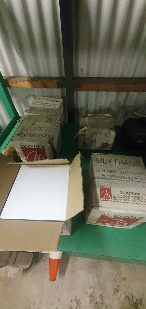 Carrelage blanc, Enlèvement