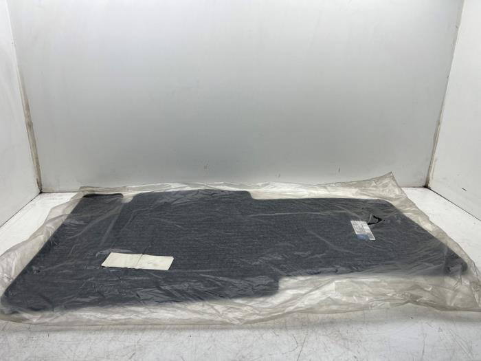 Kit tapis d'un Mercedes Sprinter, Autos : Pièces & Accessoires, Habitacle & Garnissage, Mercedes-Benz, Utilisé, 3 mois de garantie