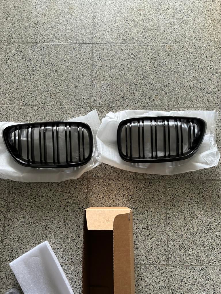 Calandre Bmw M2, Enlèvement