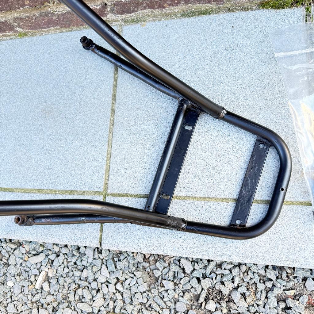 yamaha / Mbk  - Neos , ovetto , bagagedrager + bouten, Fietsen en Brommers, Brommeronderdelen | Scooters, Gebruikt, Yamaha, Ophalen of Verzenden