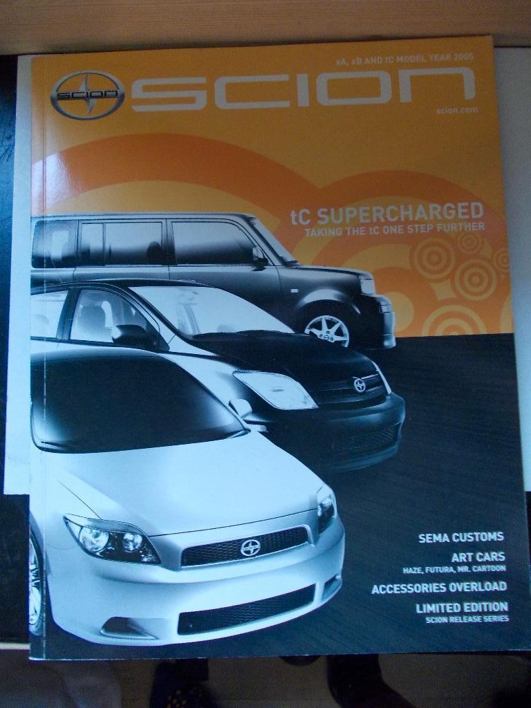 brochure Scion, Boeken, Auto's | Folders en Tijdschriften, Ophalen of Verzenden, Zo goed als nieuw, Toyota