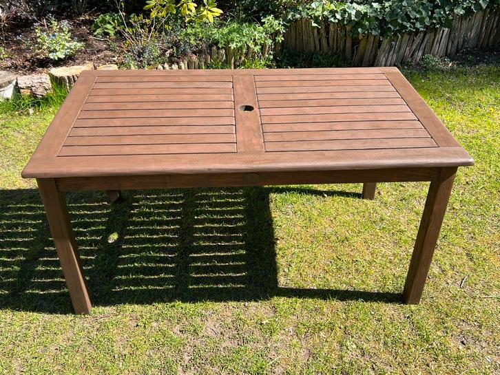 Stevige houten tuintafel – perfect voor in de tuin, Tuin en Terras, Tuintafels, Zo goed als nieuw, Teakhout, Ophalen