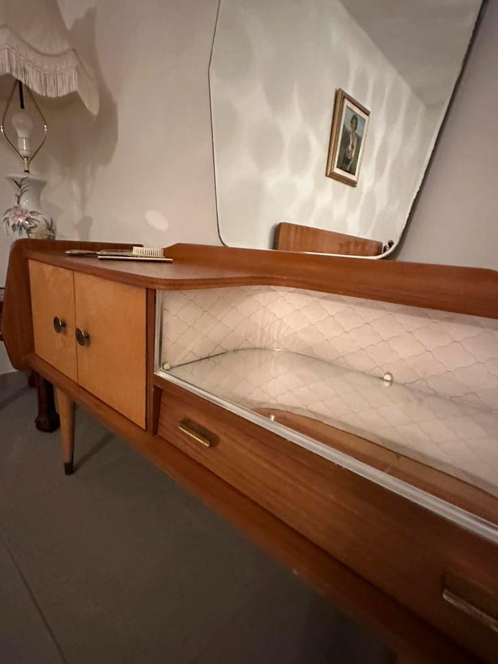 Mobilier de chambre vintage, Antiquités & Art, Antiquités | Meubles | Tables, Enlèvement