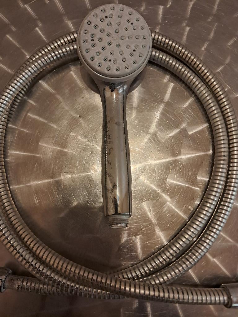 Tuyau Flexible de douche Universel + Un Pommeau de douche., Bricolage & Construction, Sanitaire, Utilisé, Douche, Chrome, Enlèvement