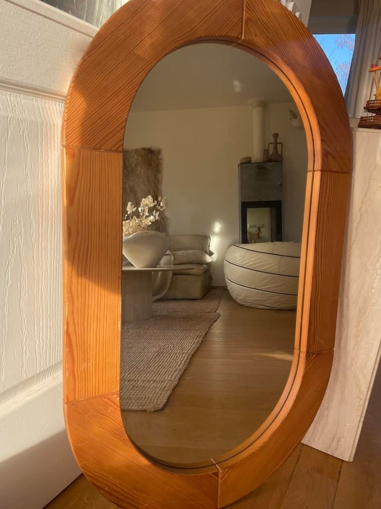 Grote ovale spiegel met een massief grenenhouten lijst., Huis en Inrichting, Woonaccessoires | Spiegels, Zo goed als nieuw, Ophalen