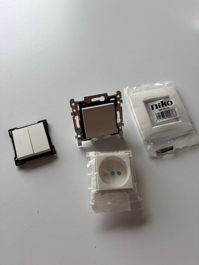 Pièces, interrupteurs et prises Niko, Bricolage & Construction, Enlèvement ou Envoi, Comme neuf