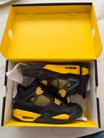 Jordans 4, Ophalen, Zwart, Sneakers, Gedragen