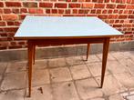Table vintage en bois massif 1950’s avec plateau en formica, Enlèvement