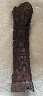 Totem tribal en os, Enlèvement ou Envoi