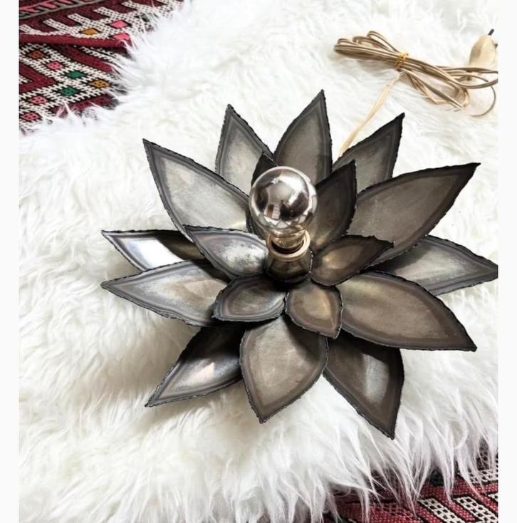 Lampe murale en forme de fleur de lotus, Maison & Meubles, Lampes | Appliques, Métal, Enlèvement ou Envoi