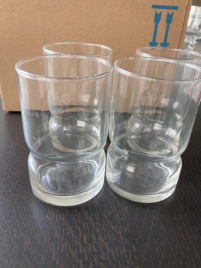 4 drinkglazen, Ophalen, Zo goed als nieuw