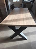 Table style moderne d'occasion.