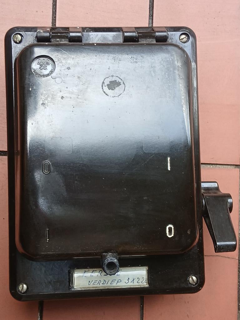 Unieke Vynckier Bakelieten Schakelkast -  Eyecatcher, Doe-het-zelf en Bouw, Elektriciteit en Kabels, Gebruikt, Overige typen, Ophalen