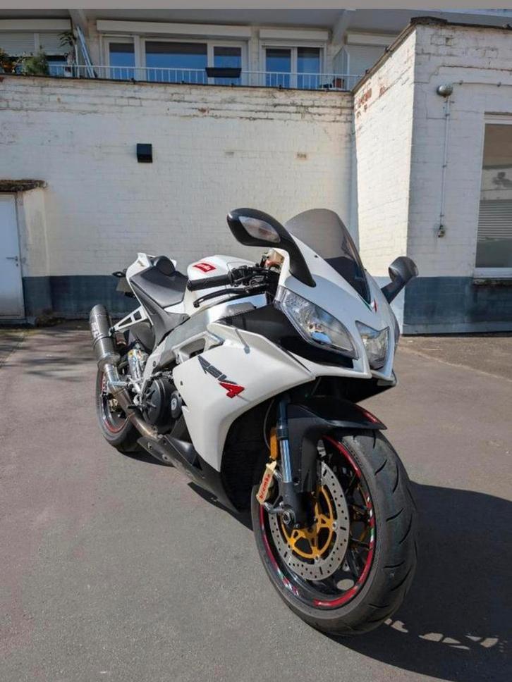 Aprilia RSV4 2010, Motos, Motos | Yamaha, Particulier, Super Sport, 4 cylindres, Enlèvement