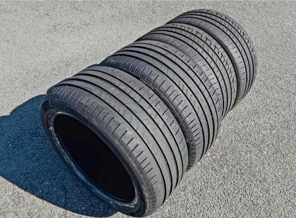 2 Pirelli 275/40ZR19 et 2 Continental 245/40R19, Autos : Pièces & Accessoires, Pneus & Jantes, Pneu(s), Pneus été, 19 pouces, Utilisé