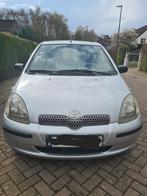 Toyota Yaris 1.3benzine automatic gekeurd!, Auto's, Automaat, Particulier, Yaris, Zilver of Grijs