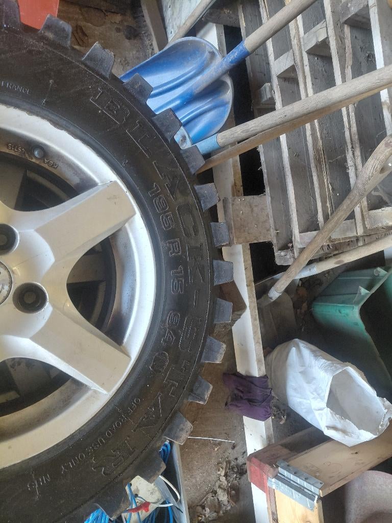 Cross banden, Enlèvement, Pneu(s)