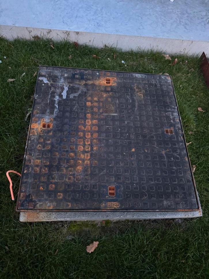Gietijzer Putdeksel B125 90 x 90, Bricolage & Construction, Tuyaux & Évacuations, Comme neuf, Autres types, Autres matériaux, Moins de 2 mètres