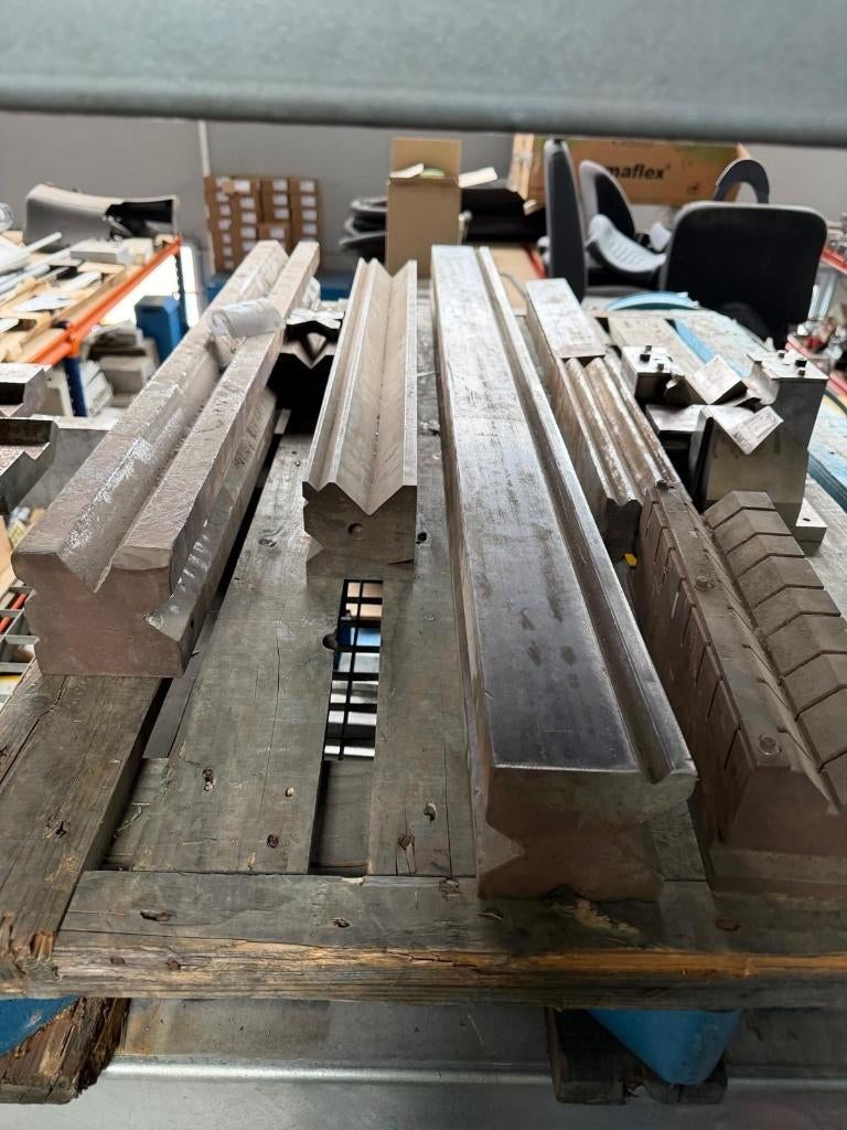 Diverse korte stukken V-blok, Ophalen