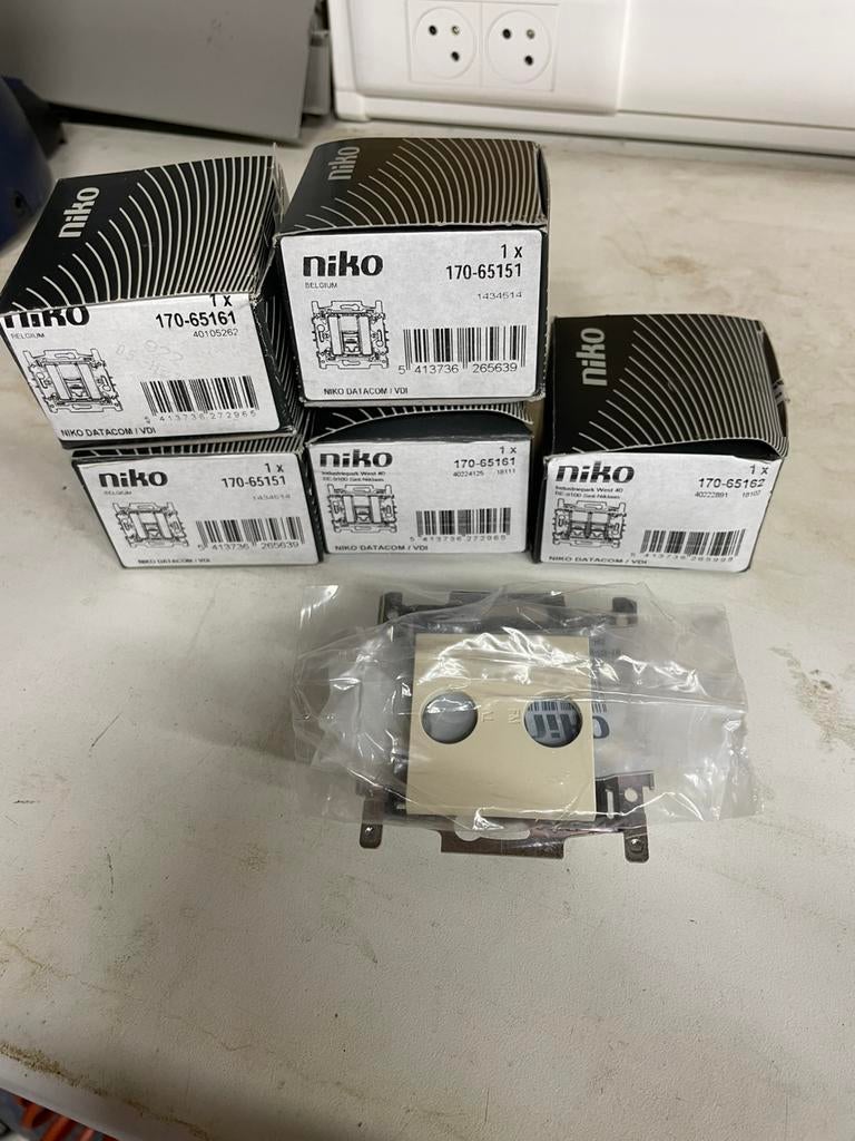 Niko materiaal, Doe-het-zelf en Bouw, Ophalen, Nieuw, Schakelaar