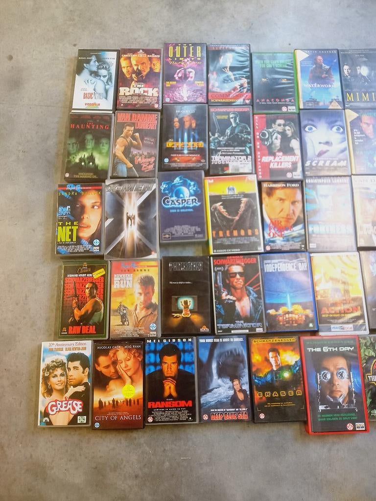 44 VHS cassettes, Cd's en Dvd's, Ophalen