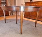 Engelse tafel met bijpassende stoelen, Ophalen