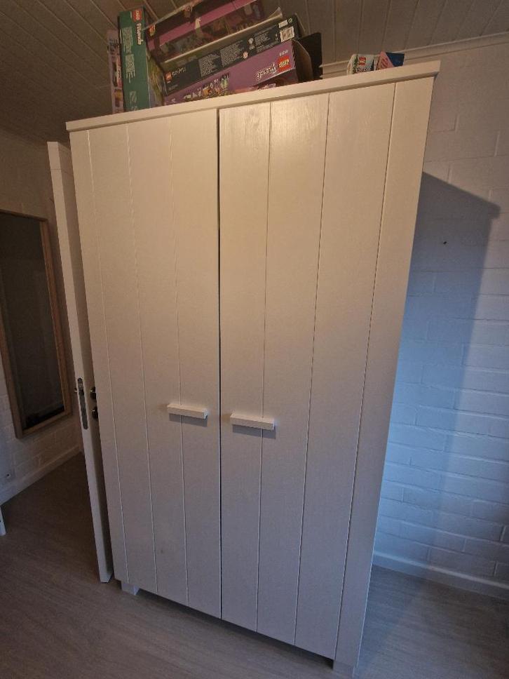 Woood Junior Robin 2 deur volhouten kinder kleerkast, Huis en Inrichting, Kasten | Kleerkasten, Zo goed als nieuw, 200 cm of meer