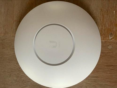 Ubiquiti unifi U6 LR Access Point U6-LR, Computers en Software, Accesspoints, Zo goed als nieuw, Ophalen of Verzenden