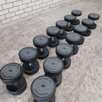 Technogym Pu dumbells set 26 kilo tot 40 kilo  beschikbaar voor biedingen