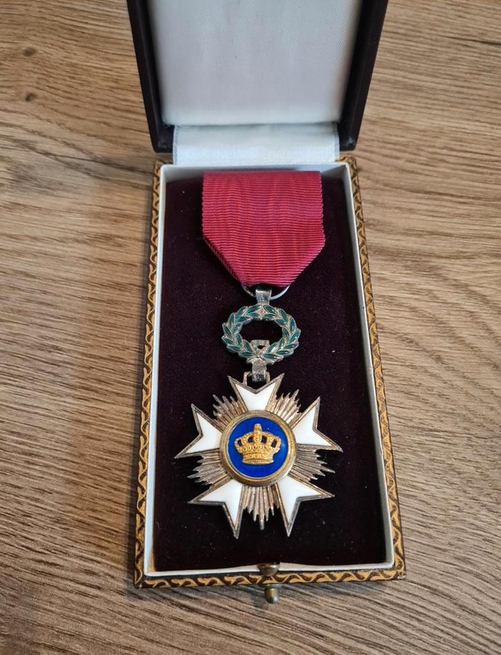 Médaille ordre couronne Belgique version ancienne en argent, Timbres & Monnaies, Pièces & Médailles, Argent, Enlèvement ou Envoi