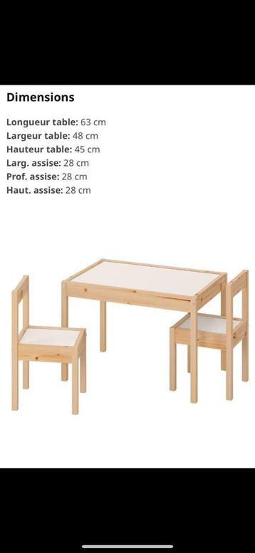 Kindertafel met 2 stoelen  beschikbaar voor biedingen