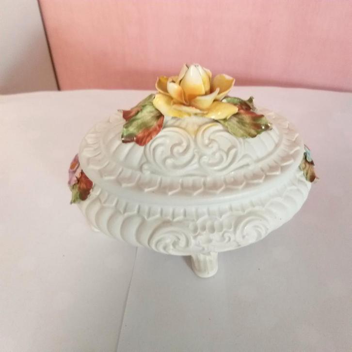 Mooie snoepdoos of lege zakken, Antiek en Kunst, Antiek | Keramiek en Aardewerk, Ophalen of Verzenden