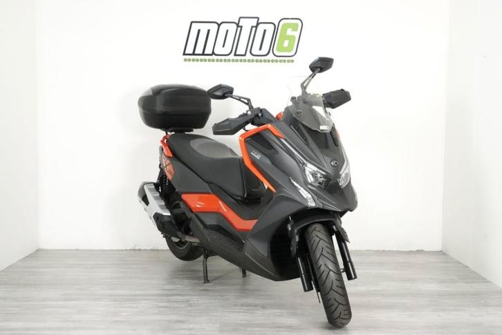 Kymco DTX 360 avec top case, Motos, Motos | Marques Autre, Entreprise, Scooter, 12 à 35 kW, 1 cylindre, Permis Moto A2 minimum