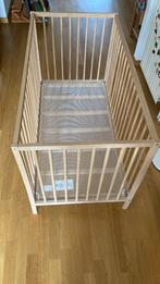 Lit bébé ikéa avec matelas, Kinderen en Baby's, Babywiegjes en Ledikanten, Ophalen, Ledikant