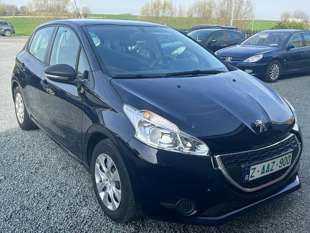 PEUGEOT 208 1.2 BENZINE. 87700 EURO. 2014. 5500 EURO