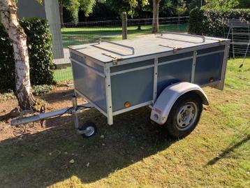 Zeer stevige aanhangwagen met deksel beschikbaar voor biedingen