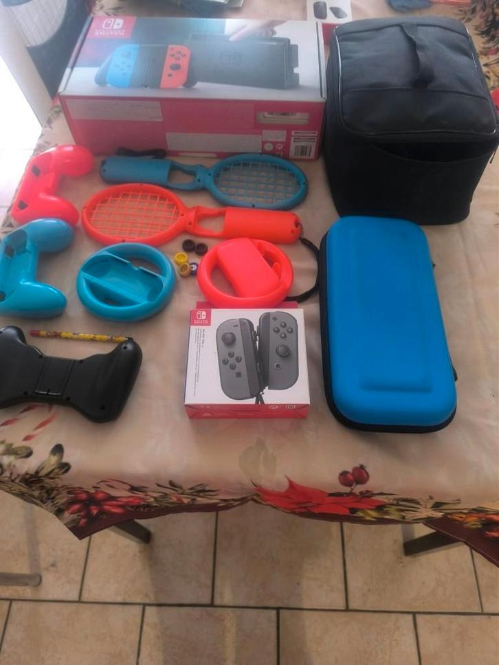 console switch  etat neuve, Games en Spelcomputers, Spelcomputers | Nintendo Switch, Zo goed als nieuw, Switch Original, Met 3 controllers of meer