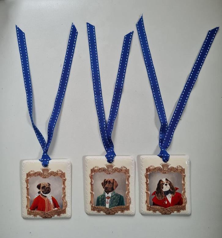 3 porselein 'Royal Dog' Niderviller schildjes, Verzamelen, Dierenverzamelingen, Nieuw, Beeldje of Figuurtje, Hond of Kat, Ophalen of Verzenden