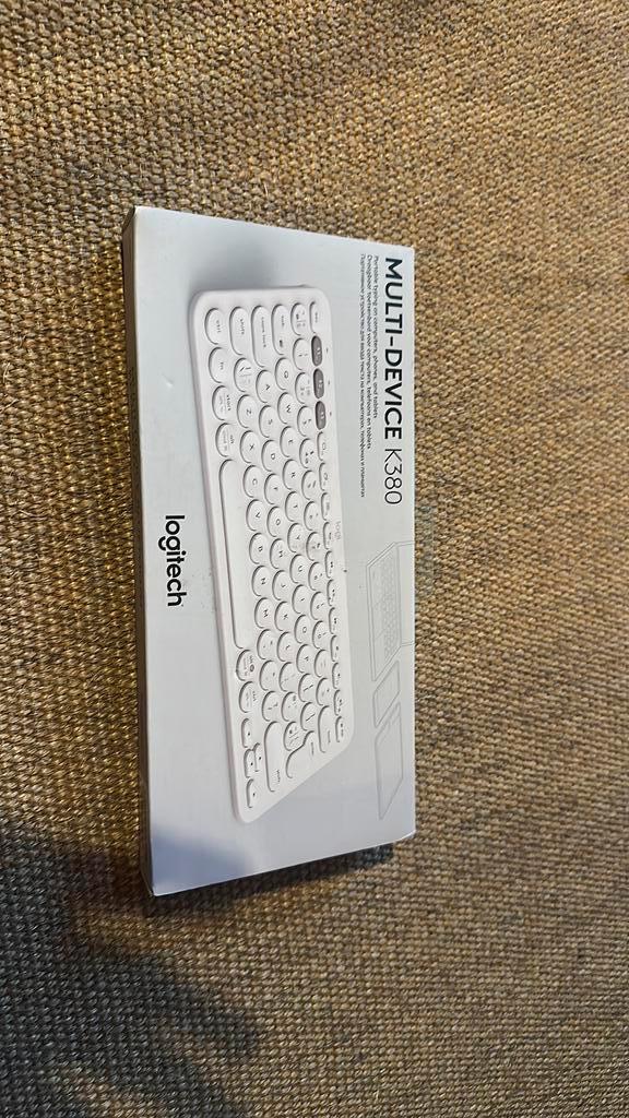 Logitech clavier bluetooth, jamais ouverte, Informatique & Logiciels, Claviers, Qwerty, Sans fil, Enlèvement ou Envoi