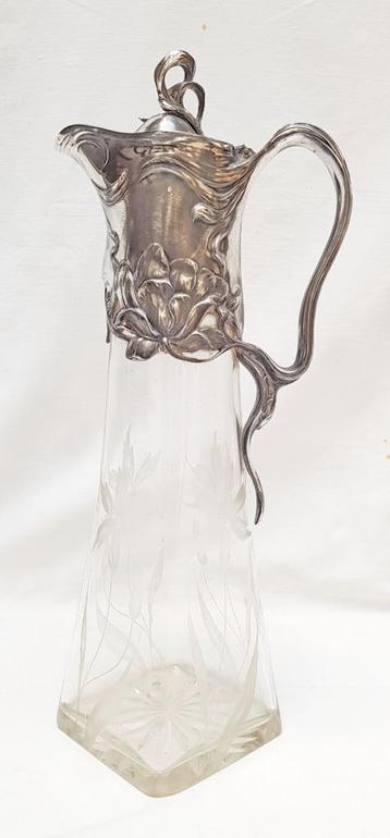 Carafe Art Nouveau. disponible aux enchères