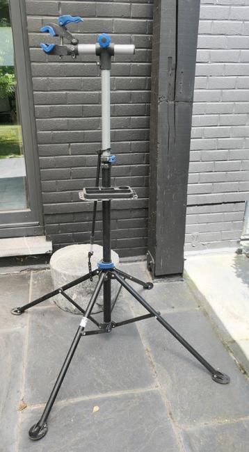 Paire de pieds d'atelier pour vélos Powerfix (donc 2 pieds) beschikbaar voor biedingen