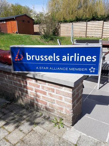 Enseigne lumineuse.  beschikbaar voor biedingen